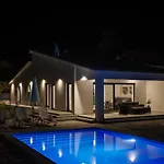 Kuca Villa *