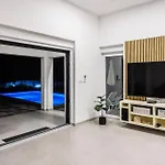 Kuca Villa *