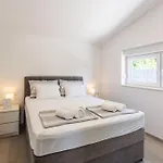 Kuca Villa Grab