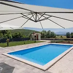 Kuca Villa *