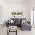 Villa Kuca Grab