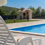 Kuca Villa *
