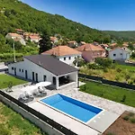Kuca Villa