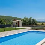 Villa Kuca Grab