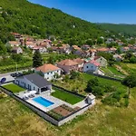 Kuca Villa Grab