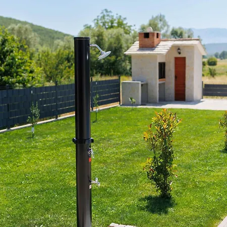 Kuca Villa *