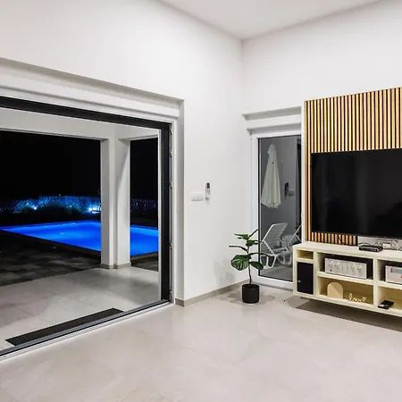Kuca Villa *