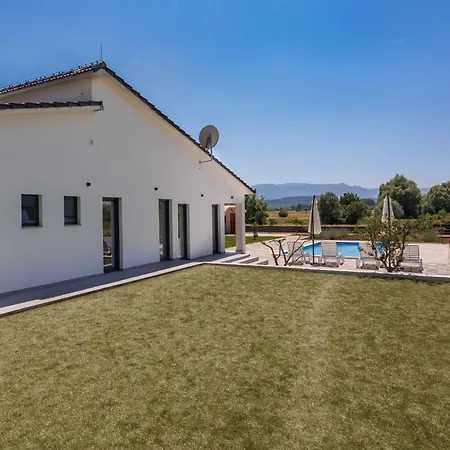 Kuca Villa