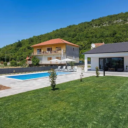 Villa Kuca Grab