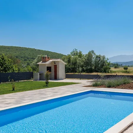 Villa Kuca Grab