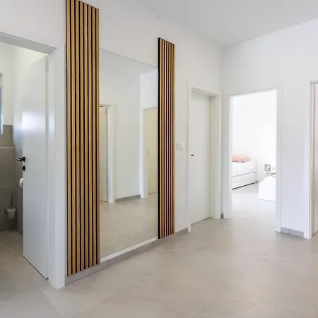 Villa Kuca Grab