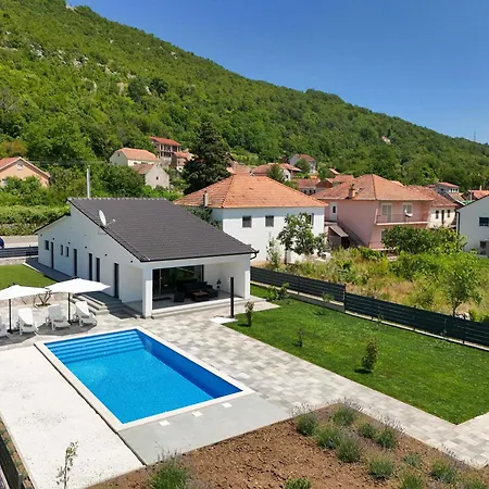 Kuca Villa