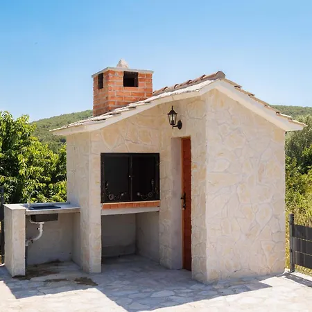 Kuca Villa