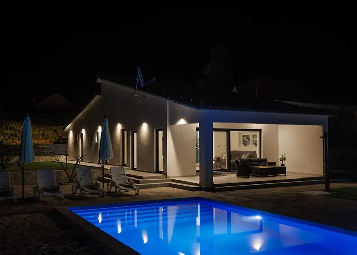 Kuca Villa *