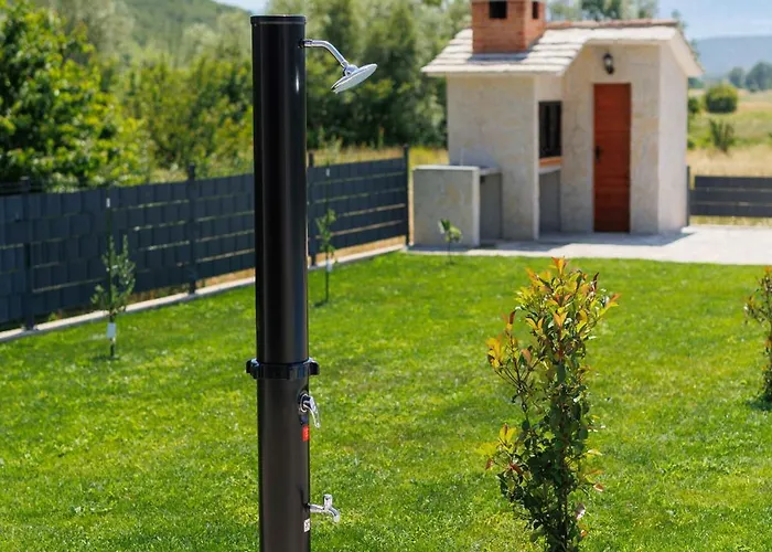 Kuca Villa *