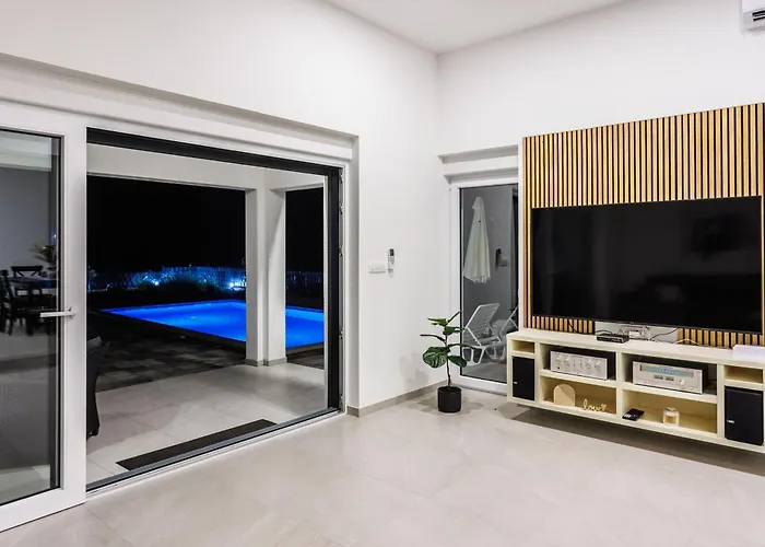 Kuca Villa *