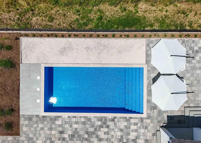 Kuca Villa