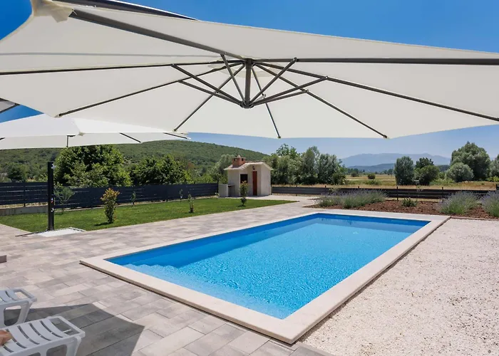 Kuca Villa *