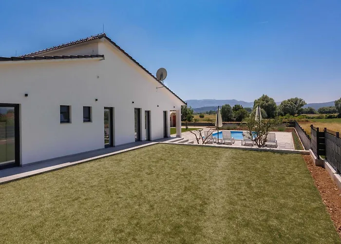 Kuca Villa