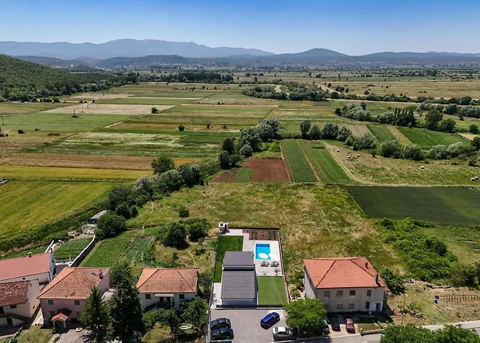 Kuca Villa *