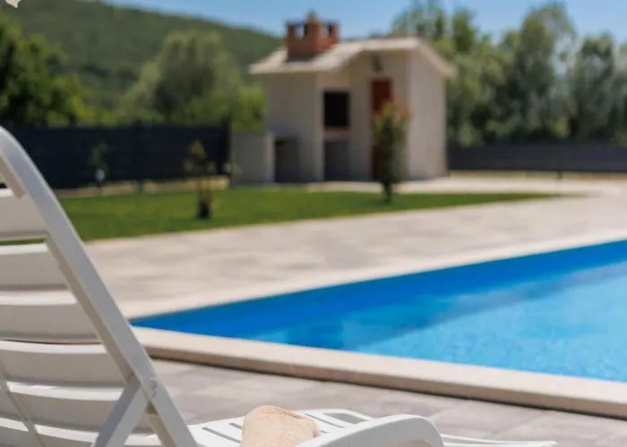 Kuca Villa *