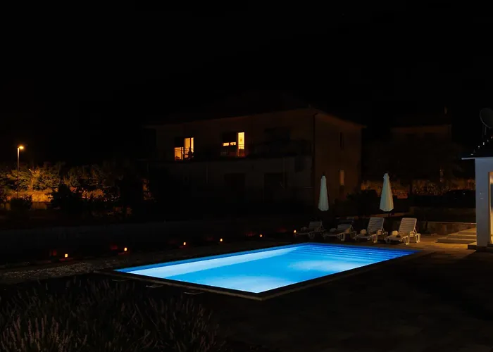Villa Kuca Grab