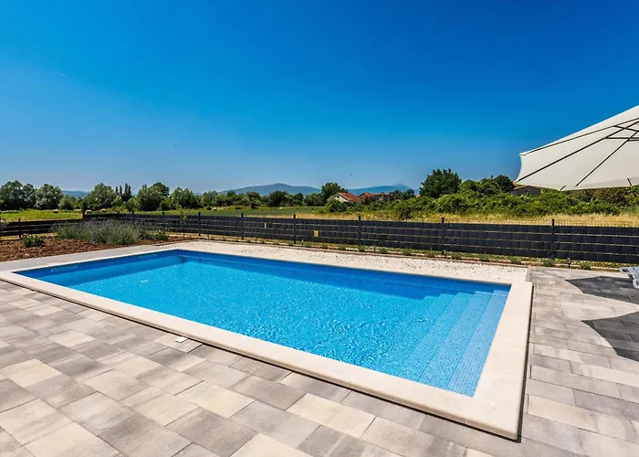 Kuca Villa *