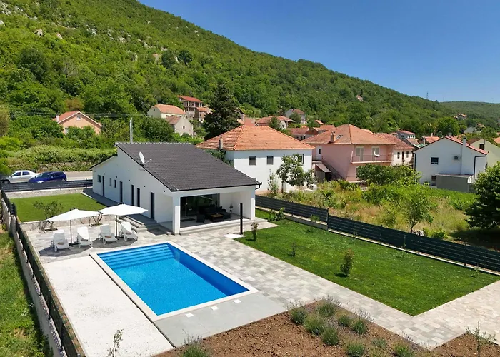 Kuca Villa